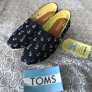 NWT anchor embroidered Toms 9